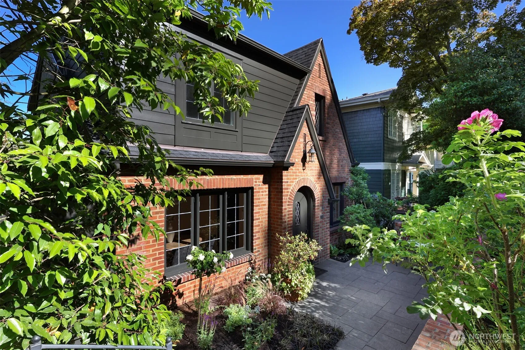 Property photo for 1714 37th Avenue, Seattle photo 2