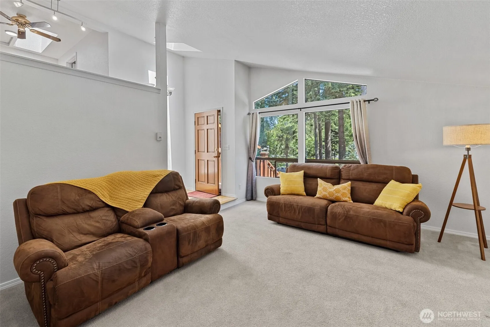 Property photo for 20928 Echo Lake Road, Snohomish photo 4