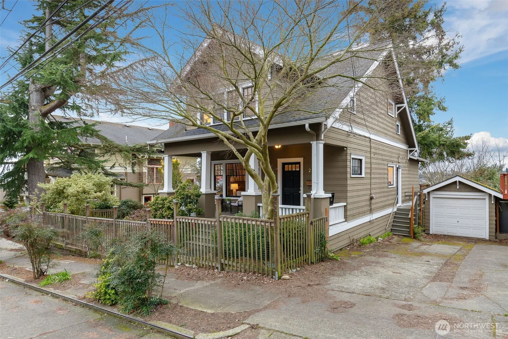 Property photo for 2531 11th Avenue W, Seattle