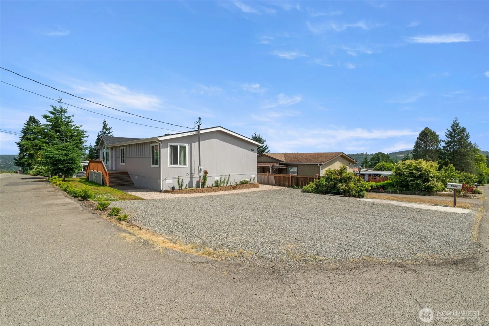 Property photo for 1908 2nd Avenue W, Bremerton photo 4
