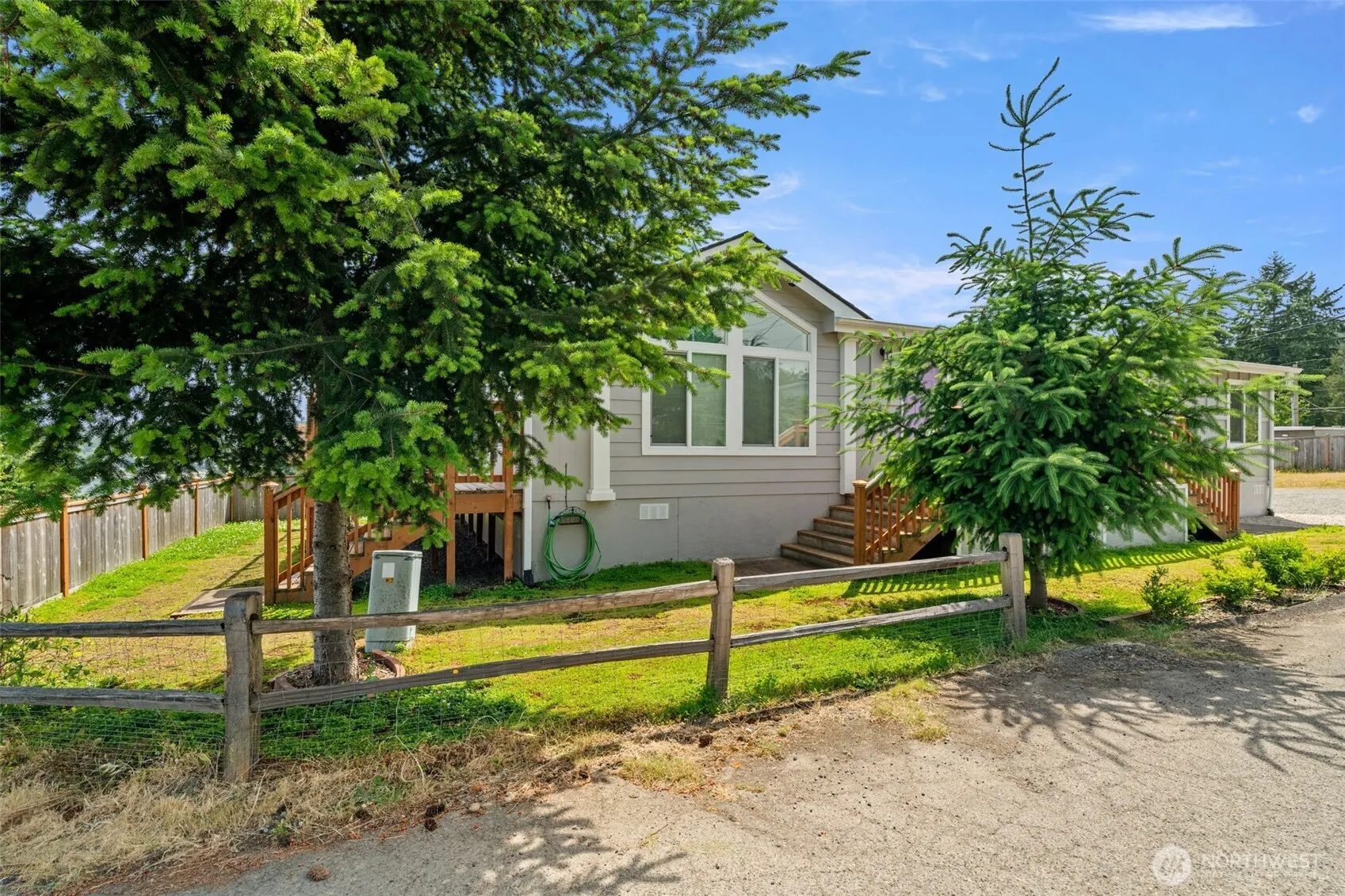Property photo for 1908 2nd Avenue W, Bremerton photo 2