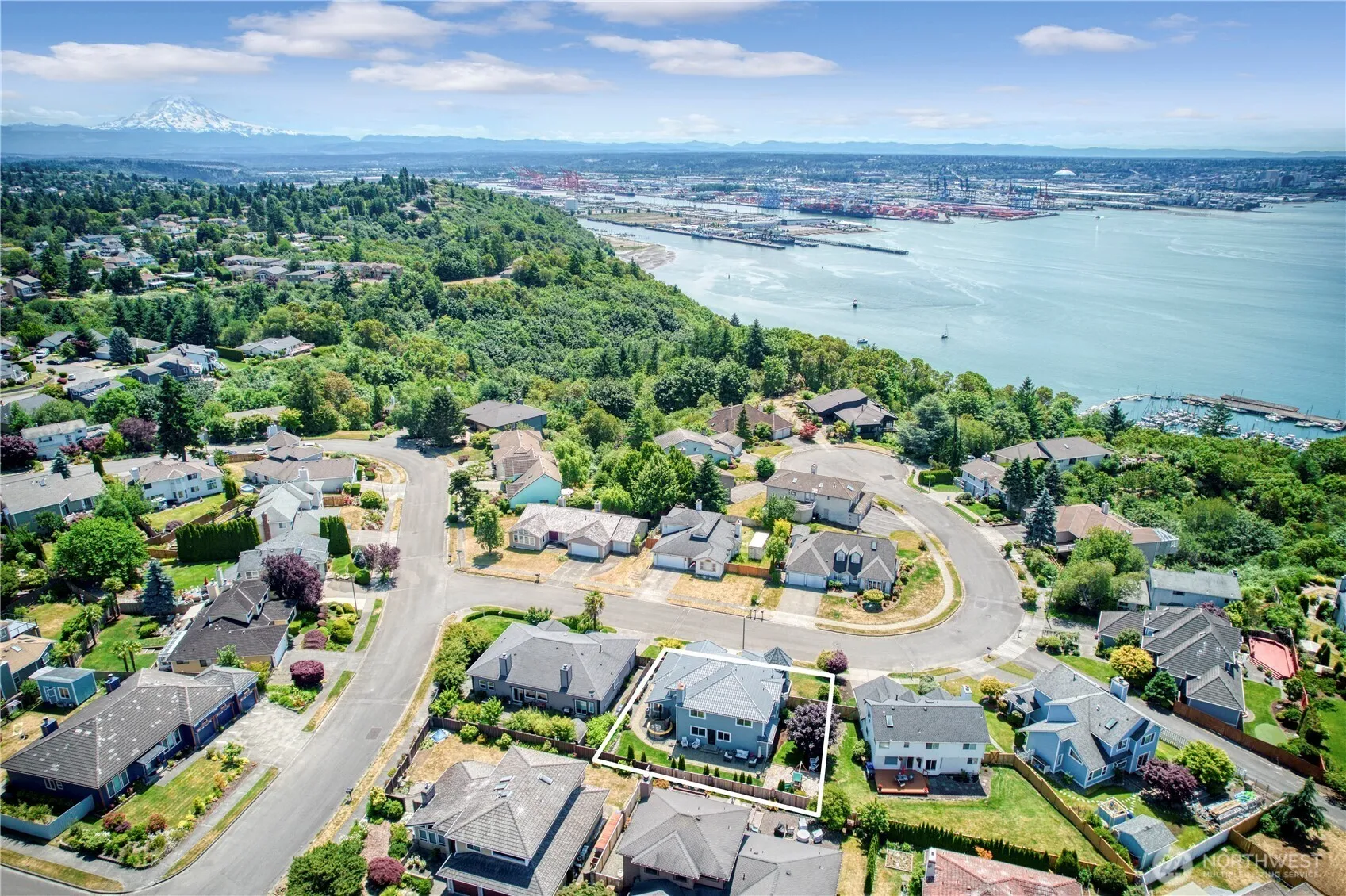 Property photo for 4305 Cliff Side Drive Ne, Tacoma photo 3