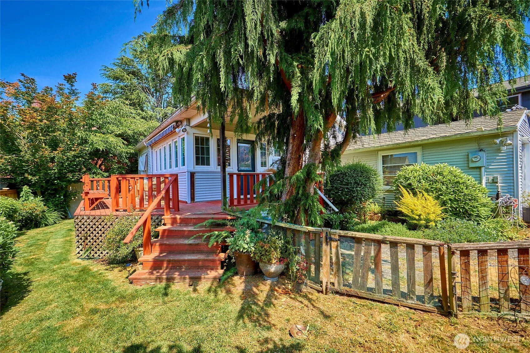 Property photo for 2410 Nw Neptune Place, Seattle photo 3