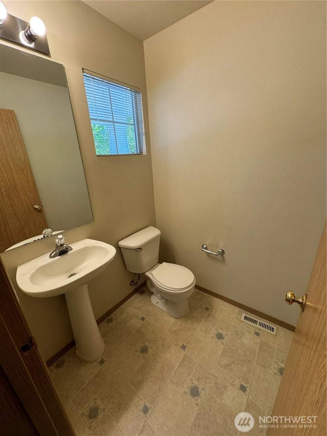 Property photo for 1800 Hoffman Hill Boulevard, Dupont photo 3