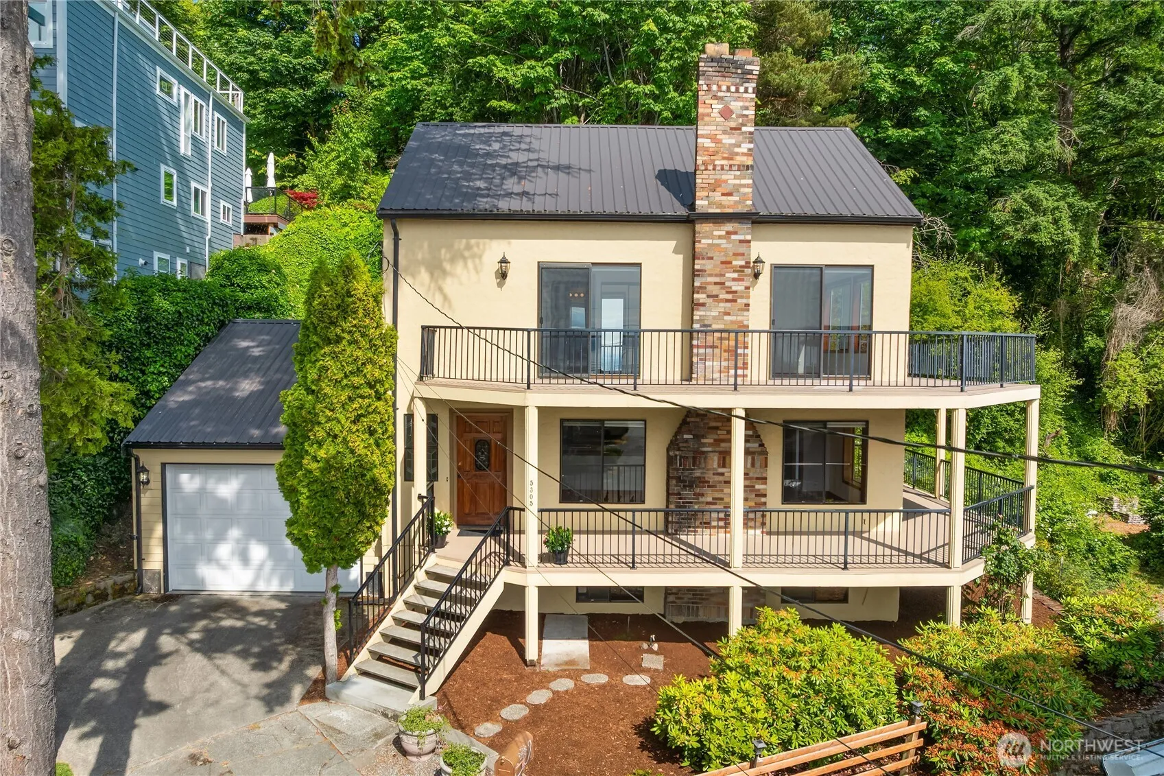 Property photo for 5305 Sw Shore Place, Seattle