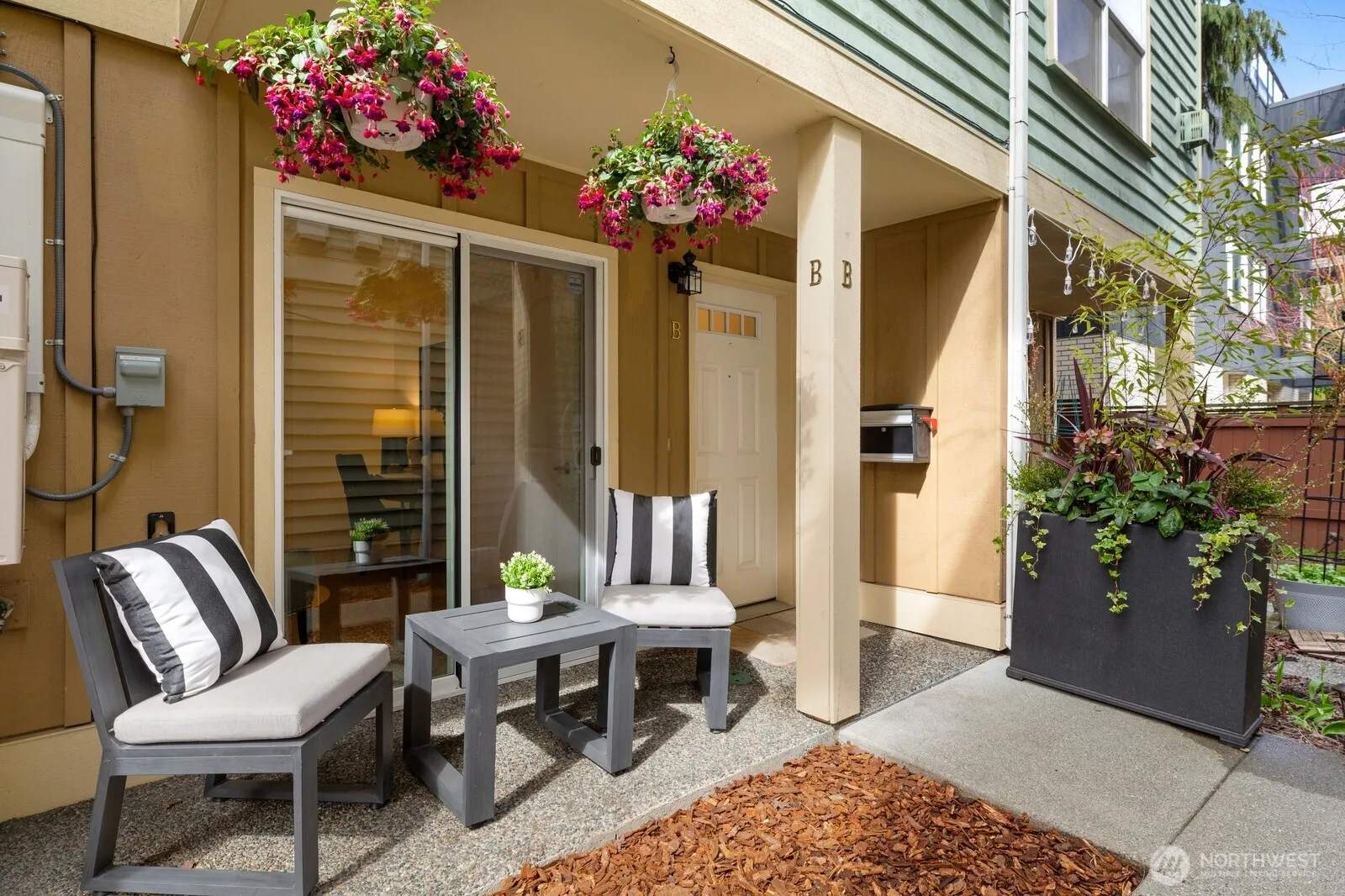 Property photo for 335 16th Avenue E #b, Seattle