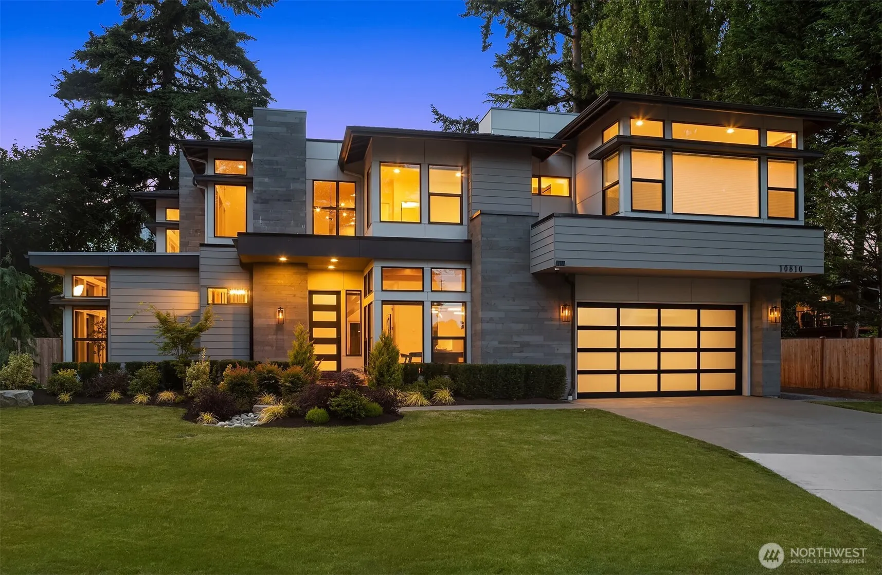 Property photo for 10810 Se 2nd Street, Bellevue