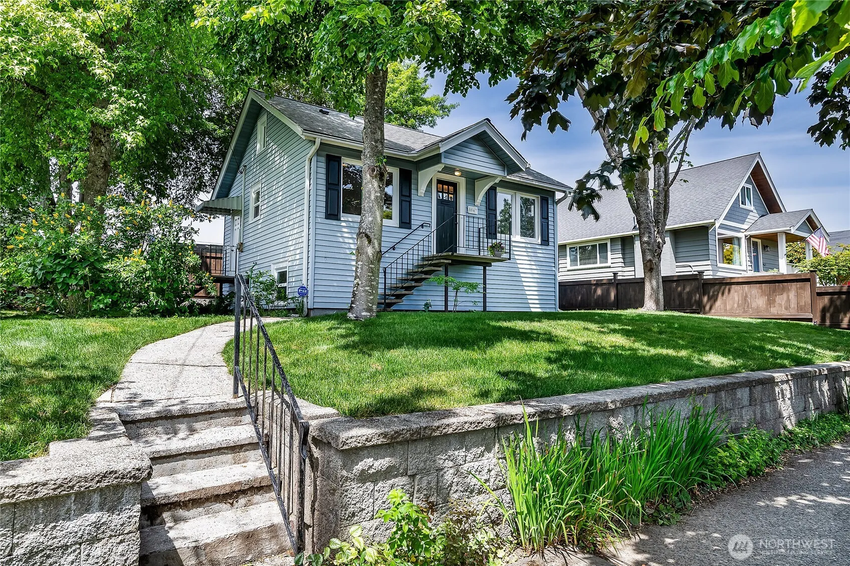 Property photo for 8047 Earl Avenue Nw, Seattle
