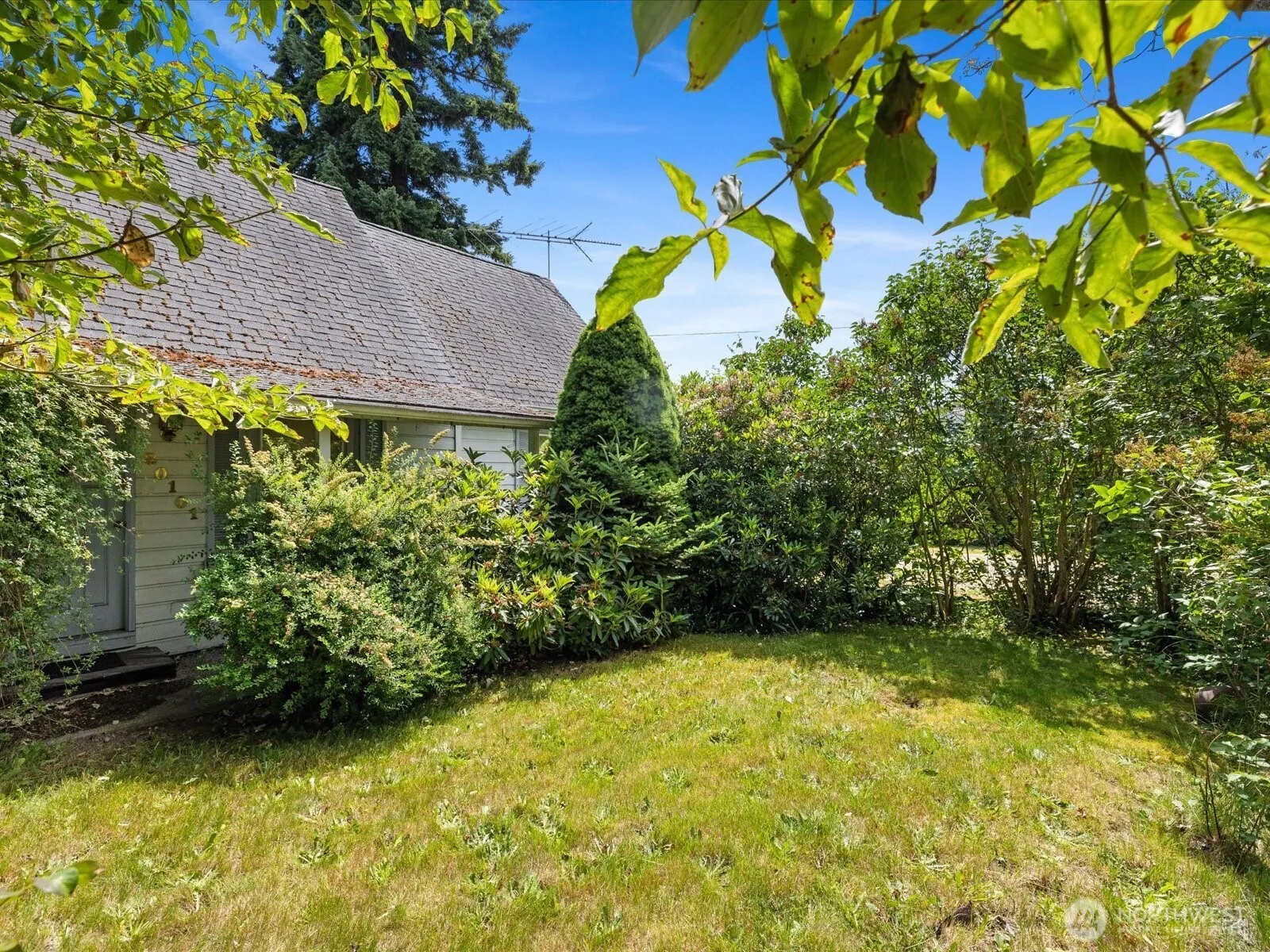 Property photo for 20101 Poplar Way, Lynnwood photo 4