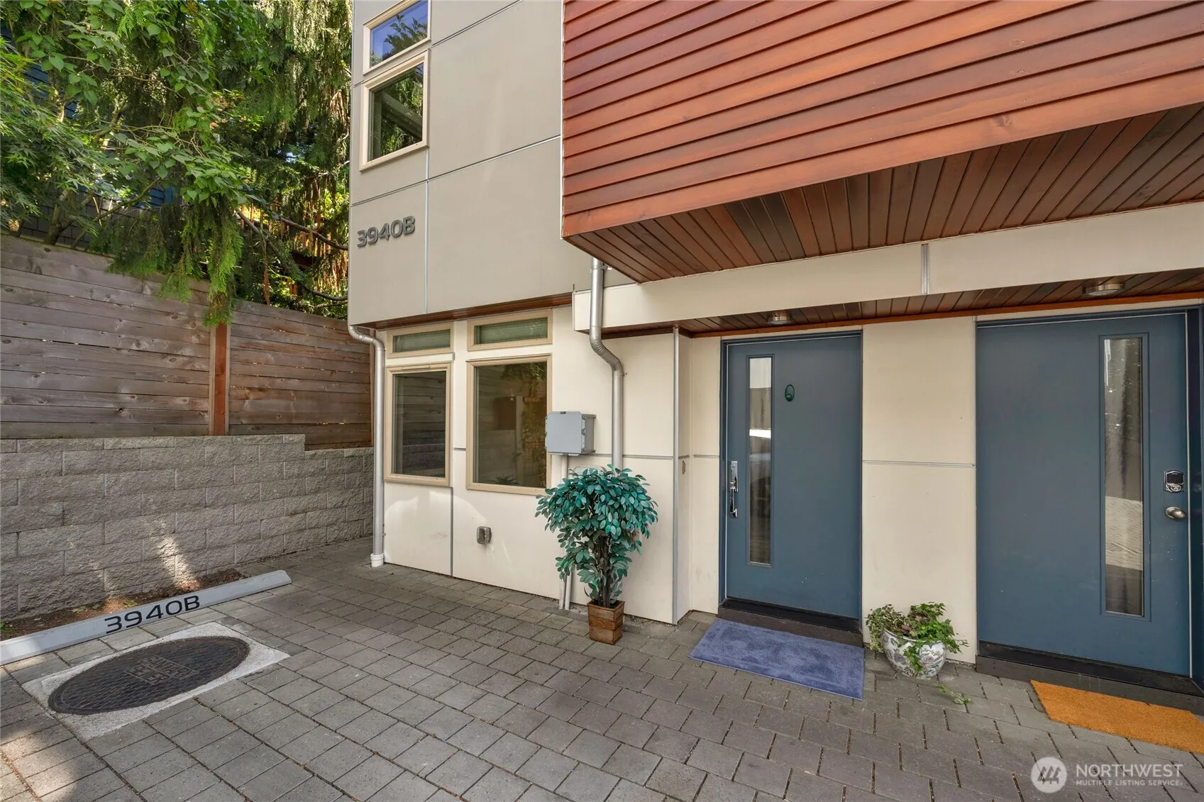 Property photo for 3940 B 1st Avenue Ne, Seattle photo 5
