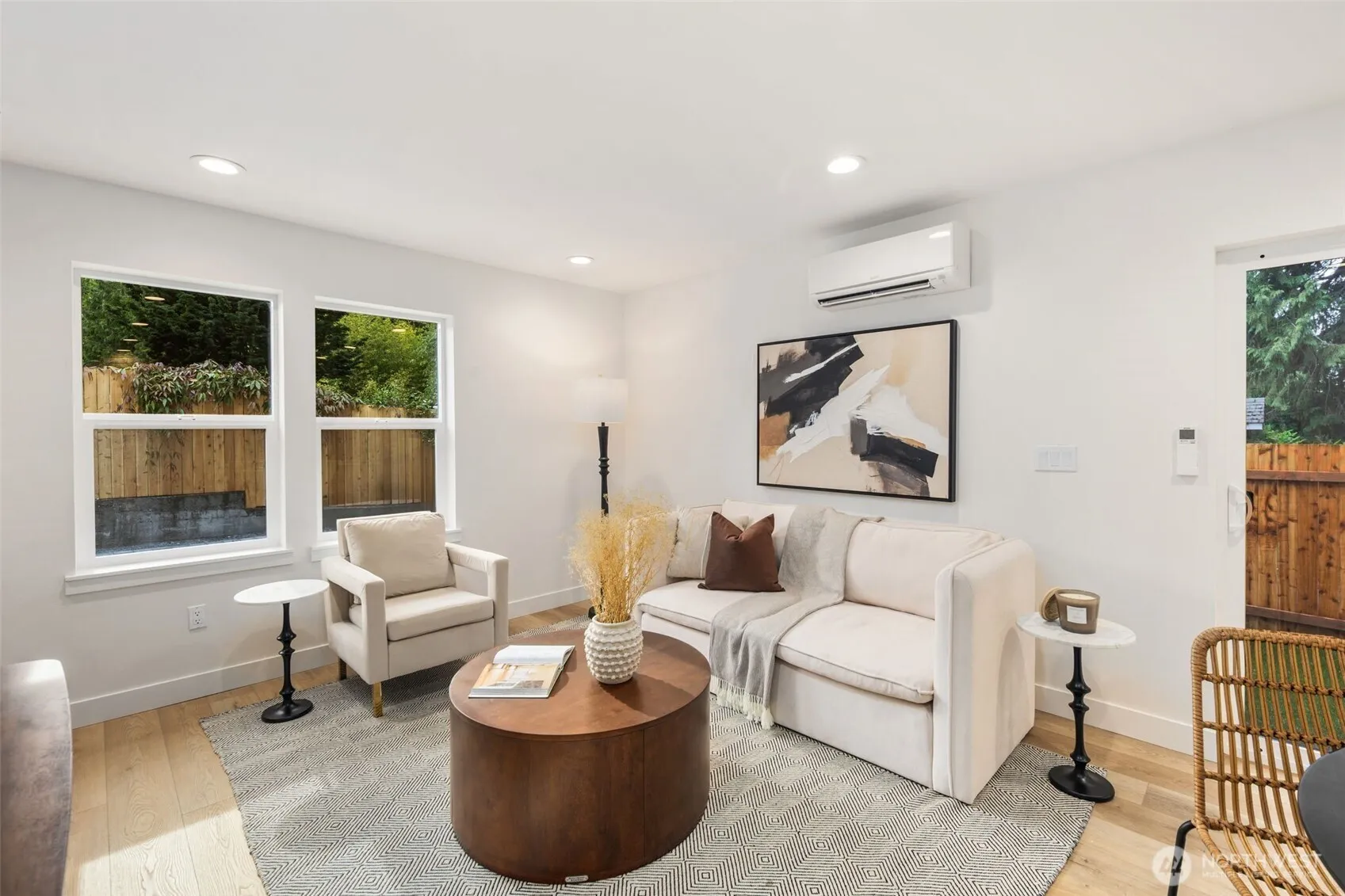 Property photo for 840 Ne 100th Street #b, Seattle photo 3