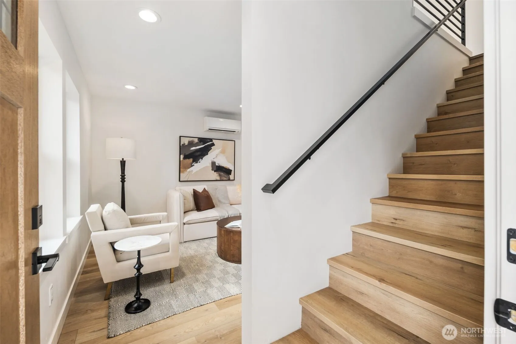 Property photo for 840 Ne 100th Street #b, Seattle photo 2