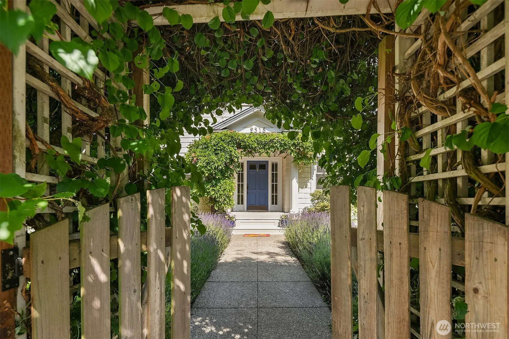 Property photo for 2318 33rd Avenue S, Seattle photo 2