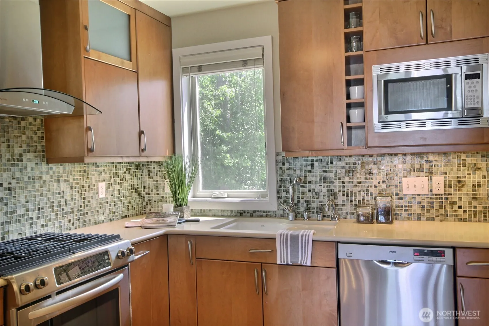 Property photo for 4411 Greenwood Avenue N, Seattle photo 5
