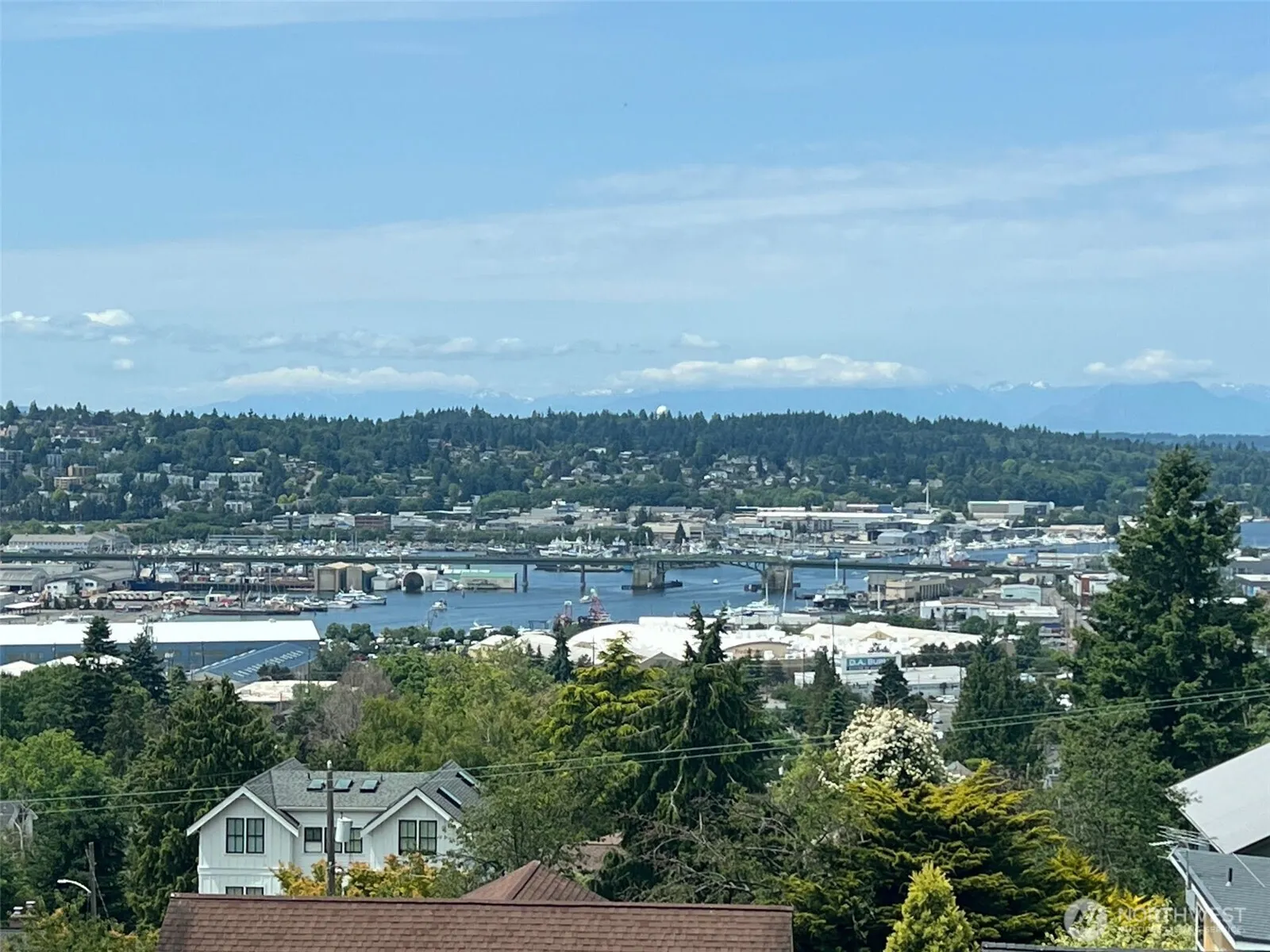 Property photo for 4411 Greenwood Avenue N, Seattle photo 2