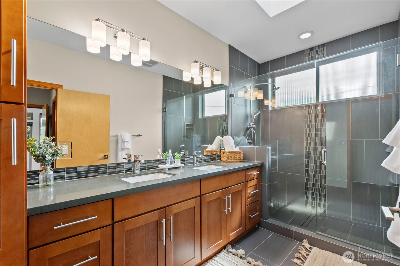 Property photo for 3800 Sw Holden Street, Seattle photo 4