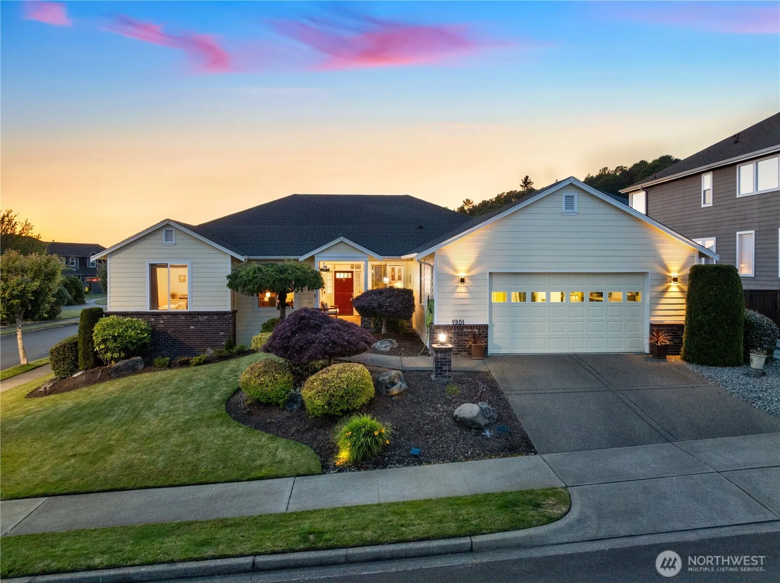 Property photo for 1951 Lighthouse Lane Ne, Tacoma
