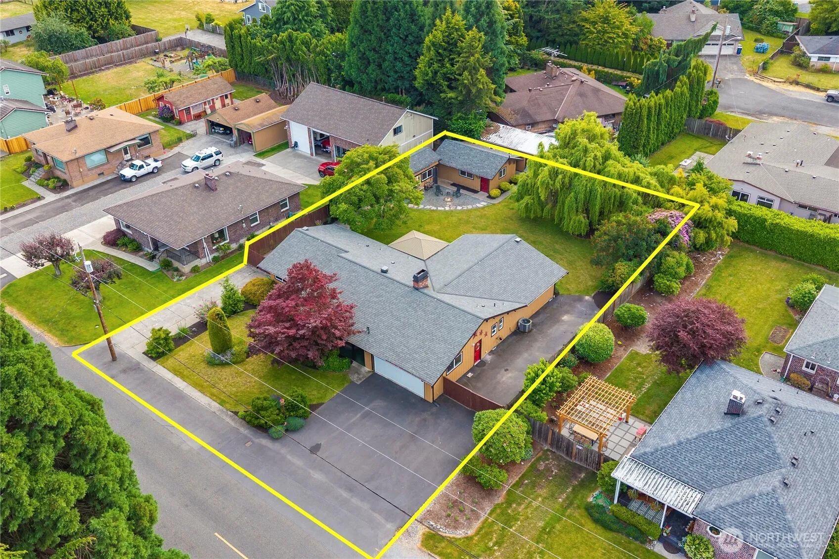Property photo for 912 18th Street Nw, Puyallup photo 2