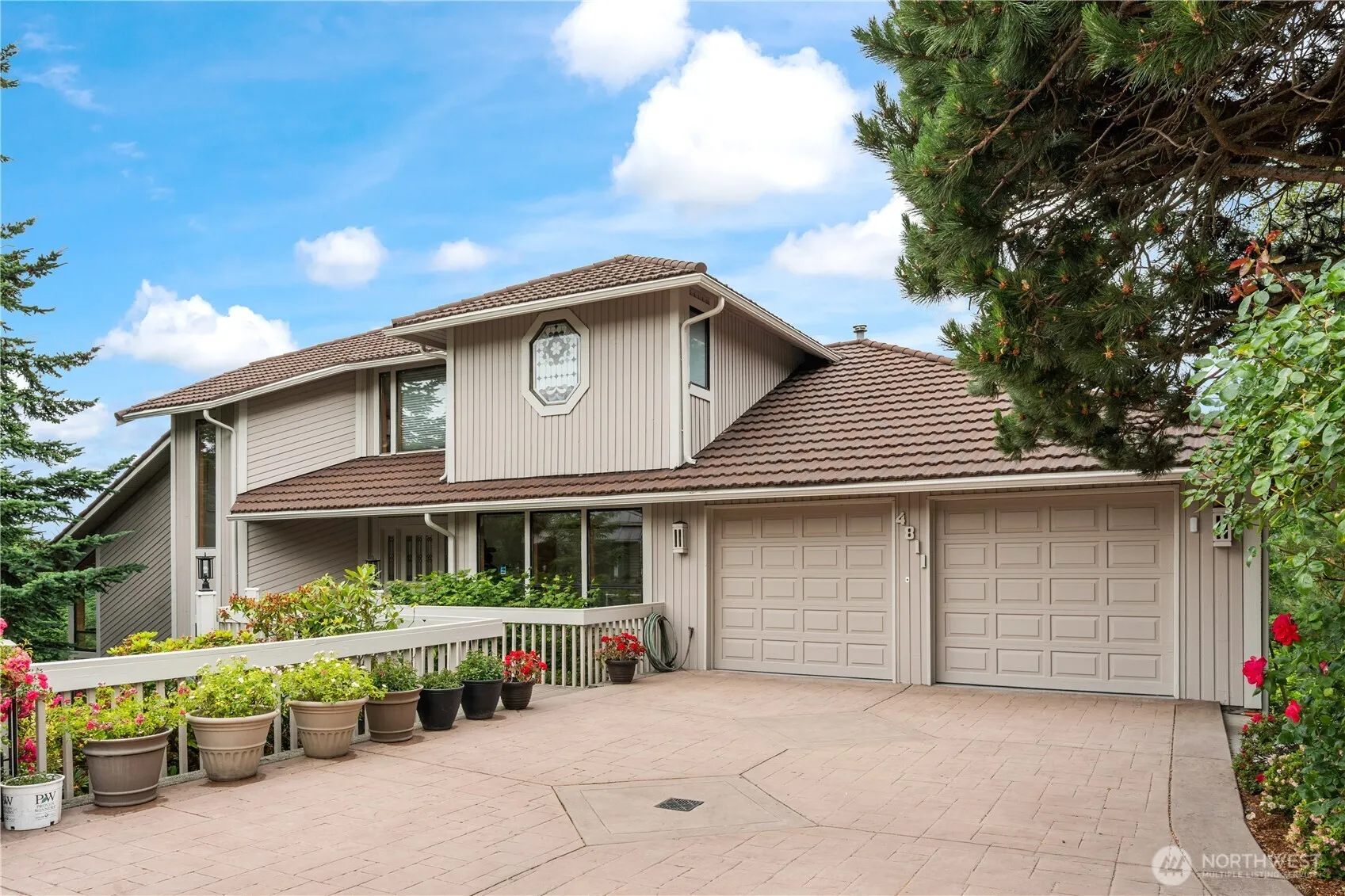 Property photo for 4811 Somerset Dr Se, Bellevue photo 2