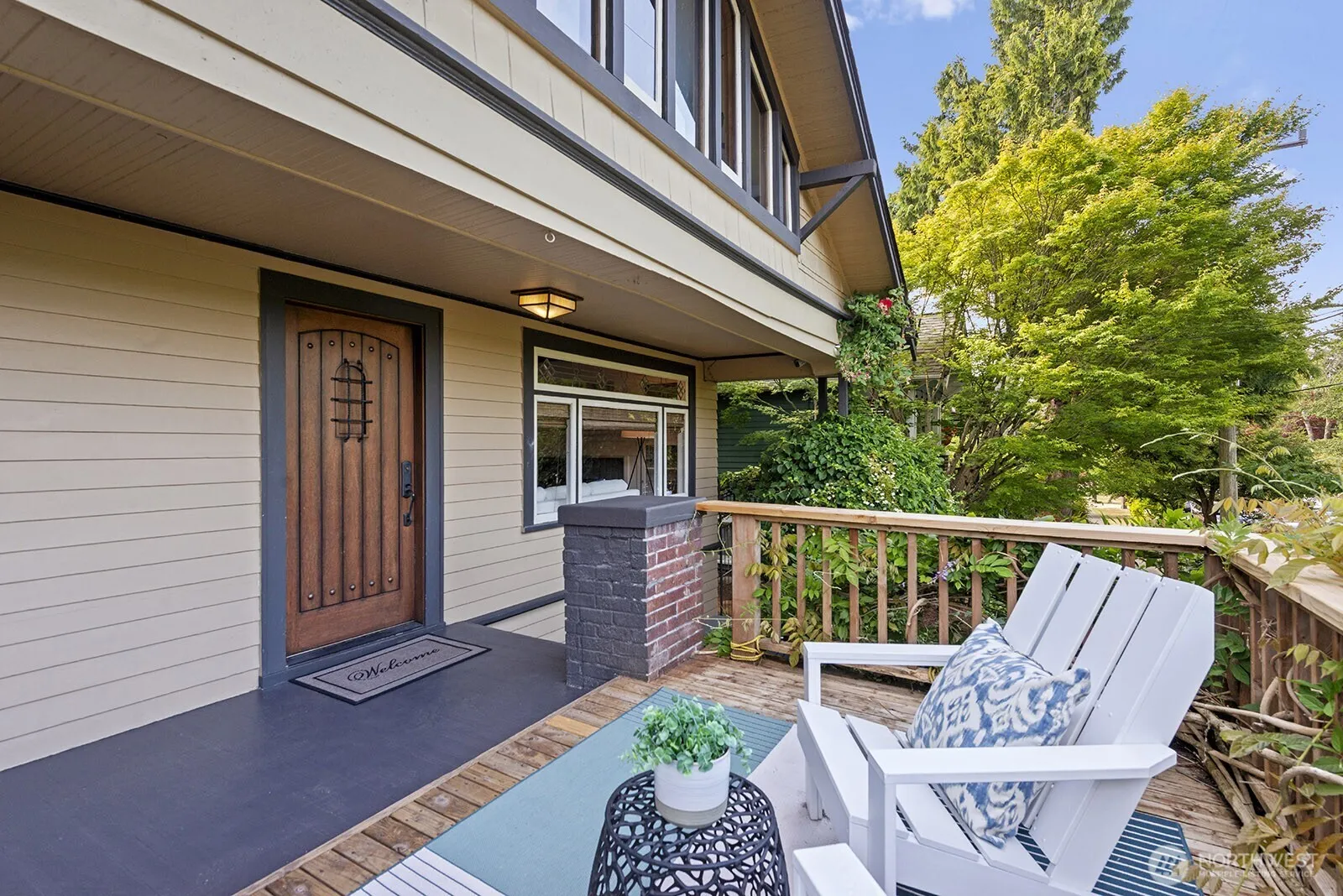 Property photo for 4628 Sunnyside Avenue N, Seattle photo 3