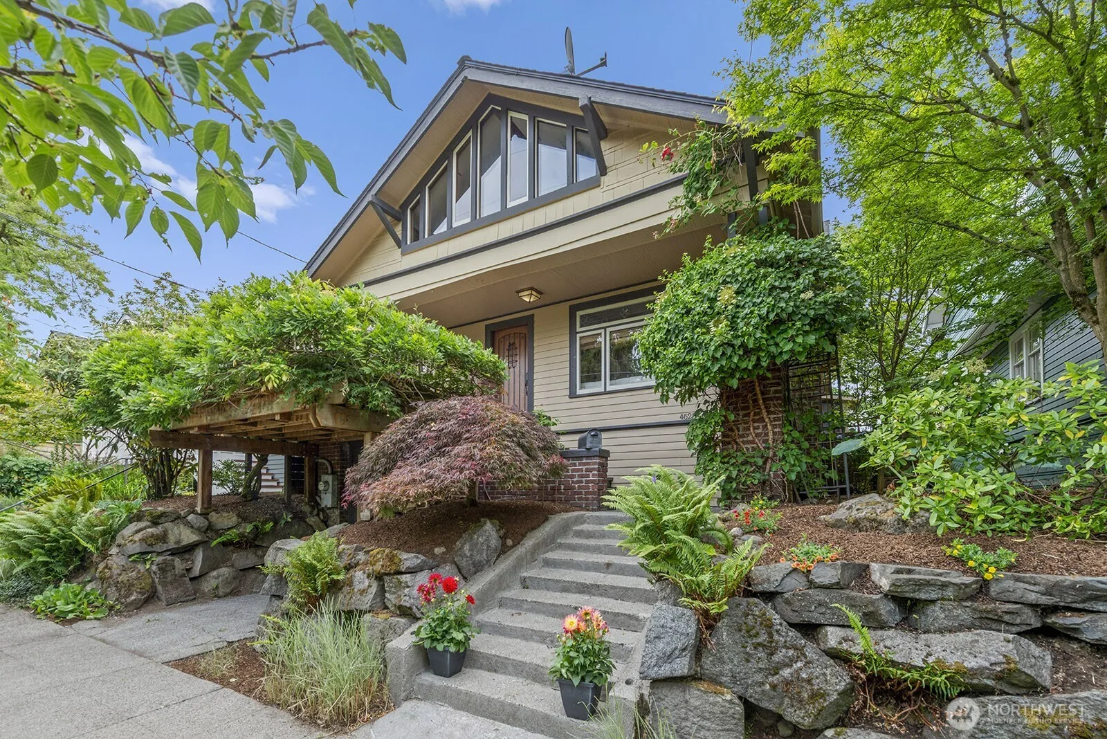 Property photo for 4628 Sunnyside Avenue N, Seattle