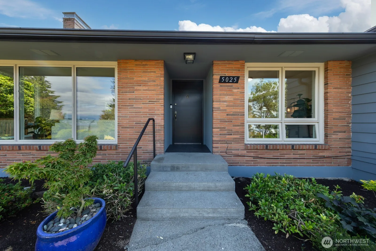 Property photo for 5025 Nicklas Place Ne, Seattle photo 3