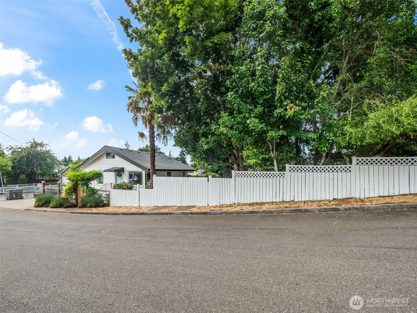 Property photo for 9420 S Sheridan, Tacoma photo 5