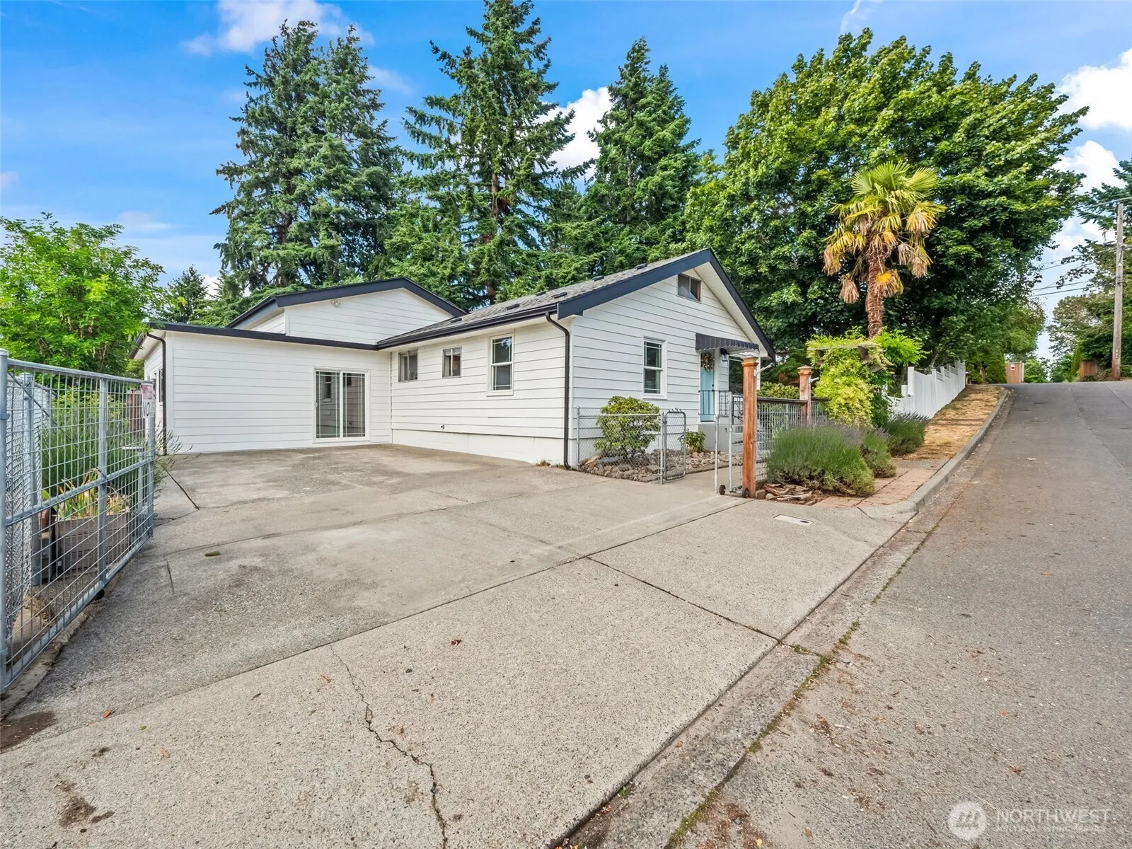Property photo for 9420 S Sheridan, Tacoma photo 3