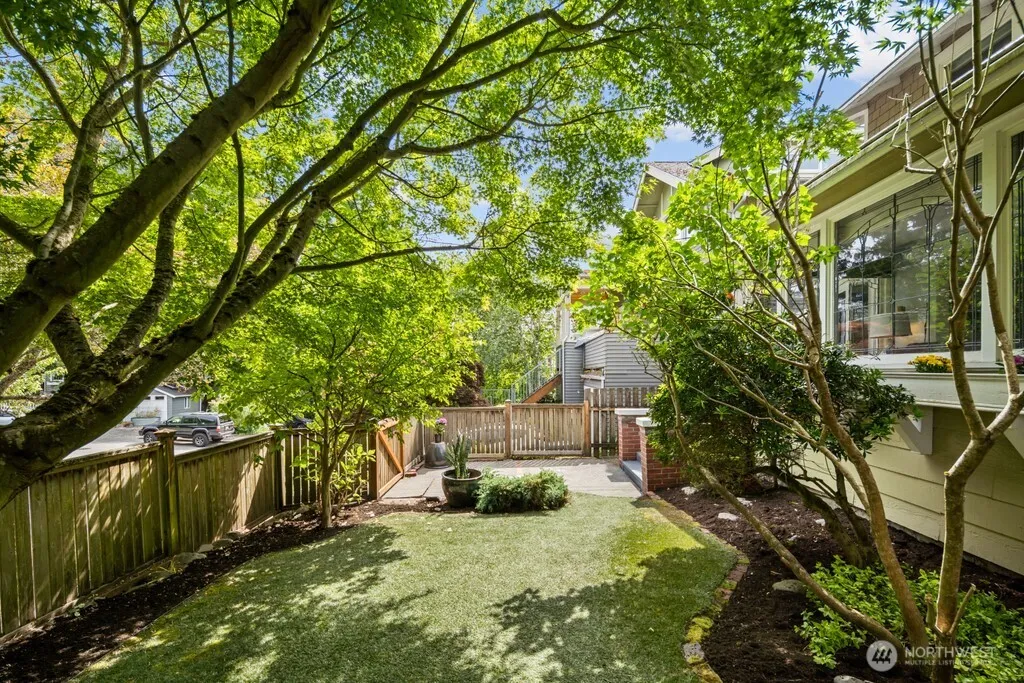 Property photo for 4055 Sw Prince St, Seattle photo 2