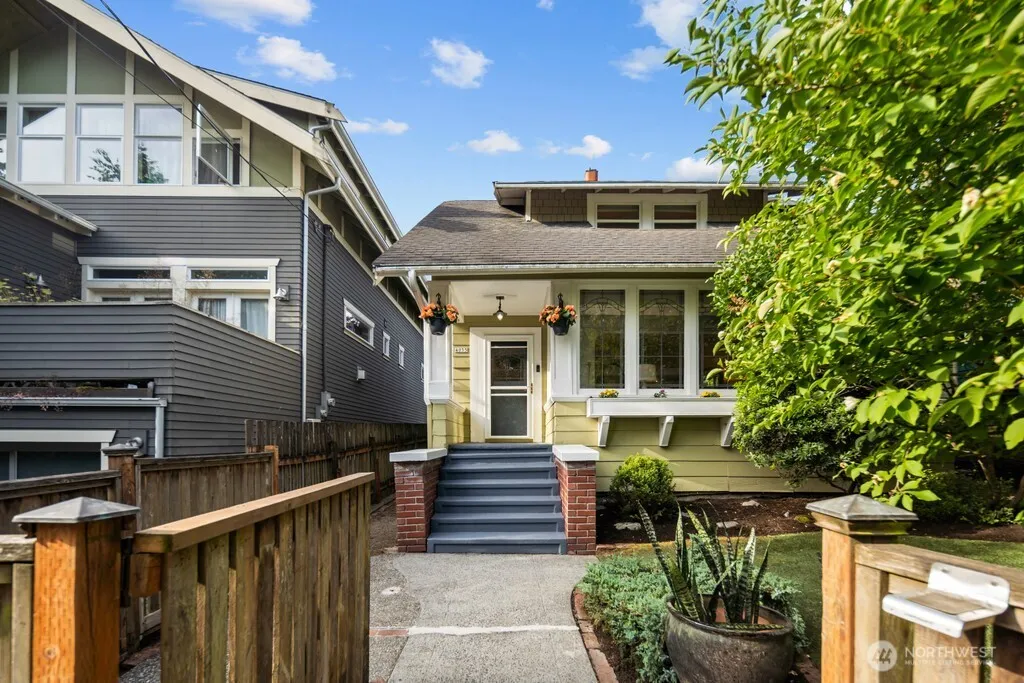 Property photo for 4055 Sw Prince St, Seattle