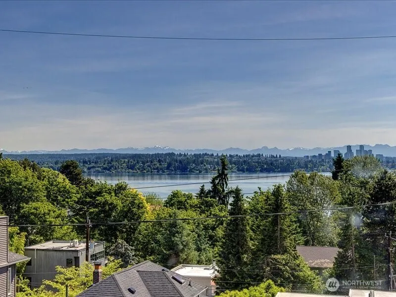 Property photo for 1555 Grand Avenue, Seattle photo 2