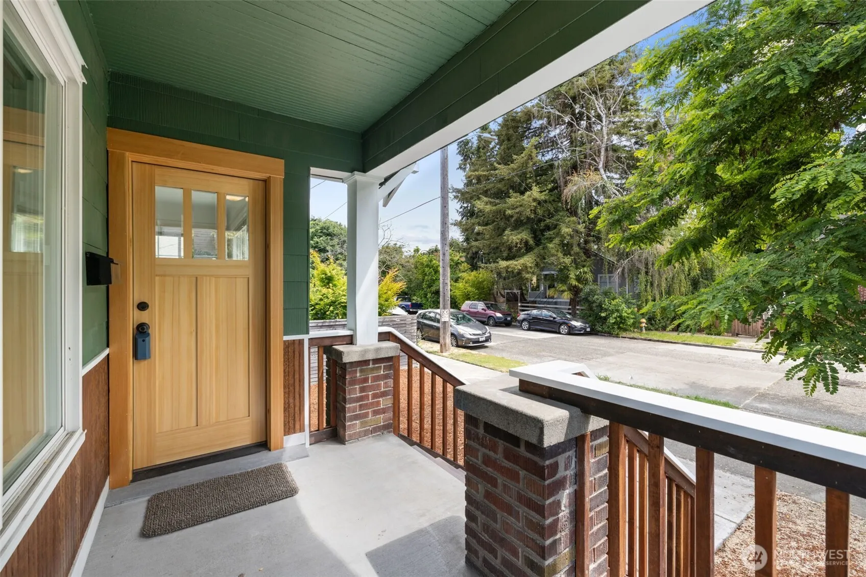 Property photo for 6427 Flora Avenue S, Seattle photo 2