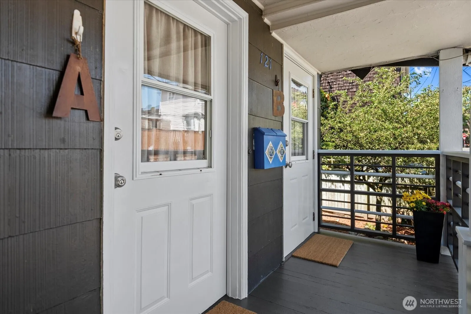 Property photo for 121 28th Avenue S, Seattle photo 2