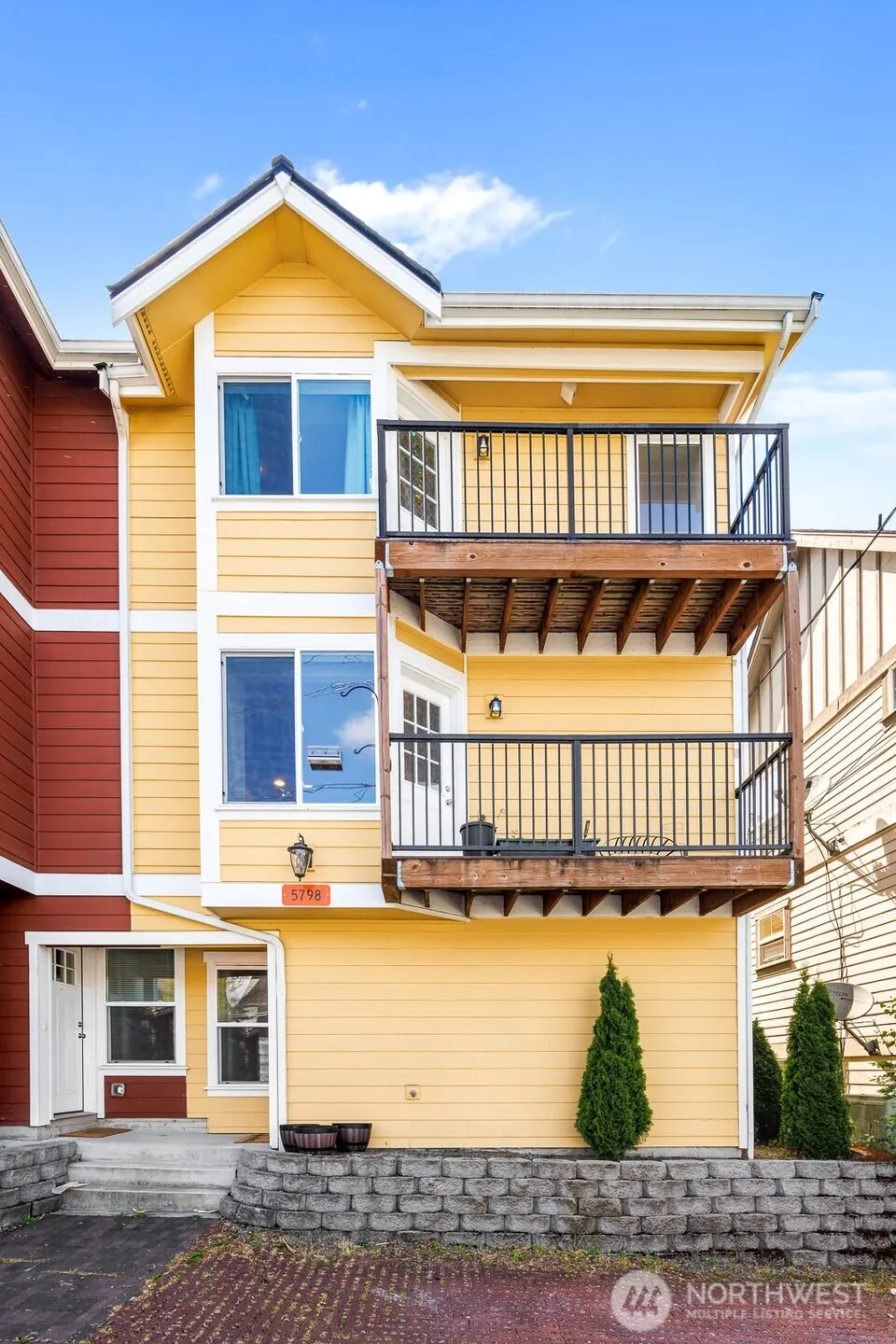 Property photo for 5798 Roosevelt Way Ne, Seattle