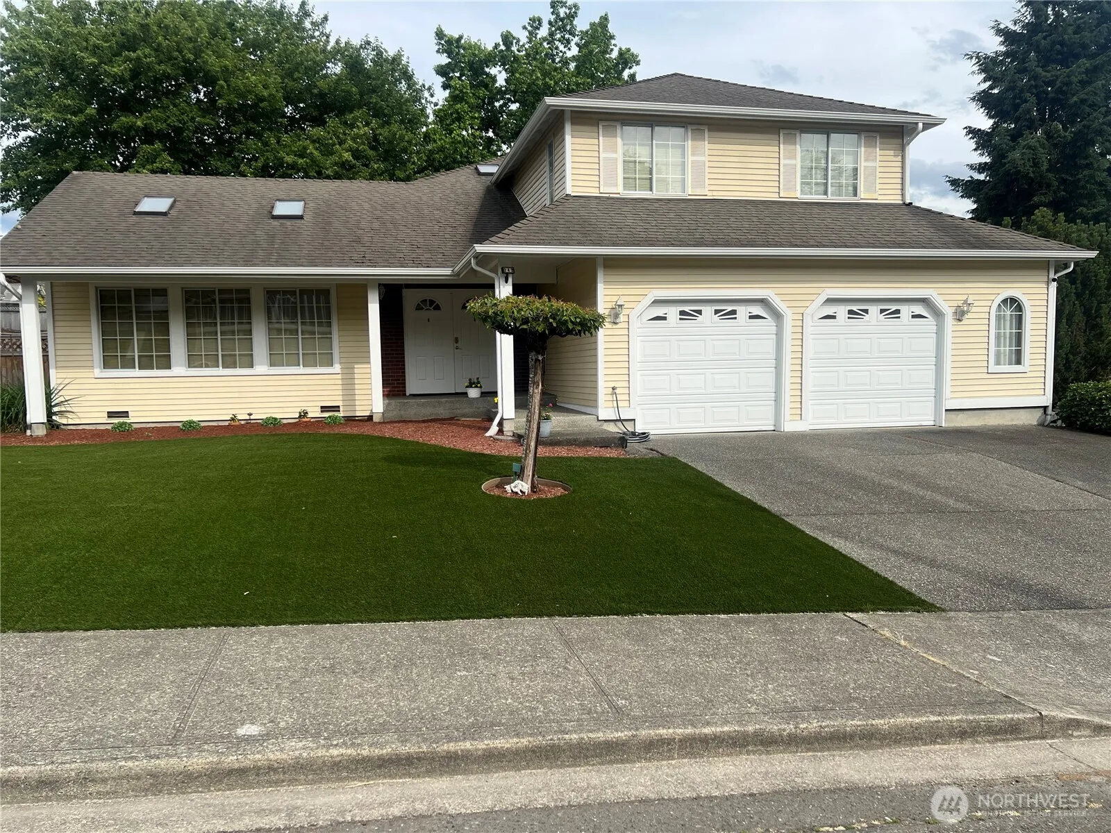 Property photo for 242 Oakesdale Avenue Sw, Renton