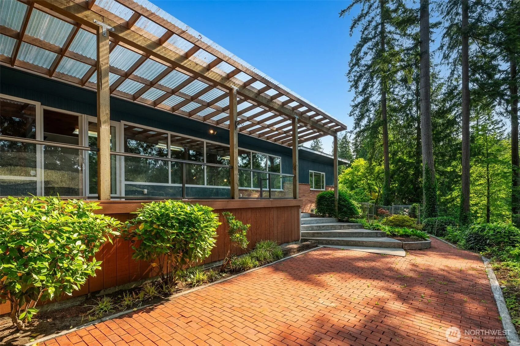 Property photo for 17858 W Spring Lake Drive Se, Renton photo 4