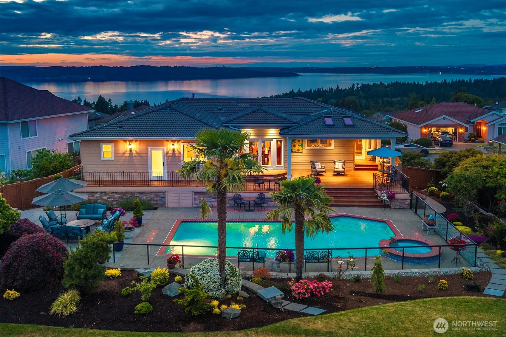 Property photo for 2014 Parkview Drive Ne, Tacoma