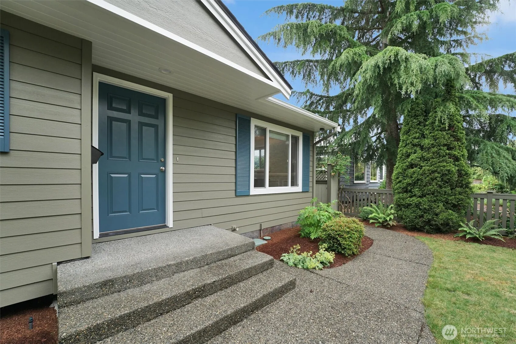 Property photo for 8410 9th Avenue Sw, Seattle photo 2