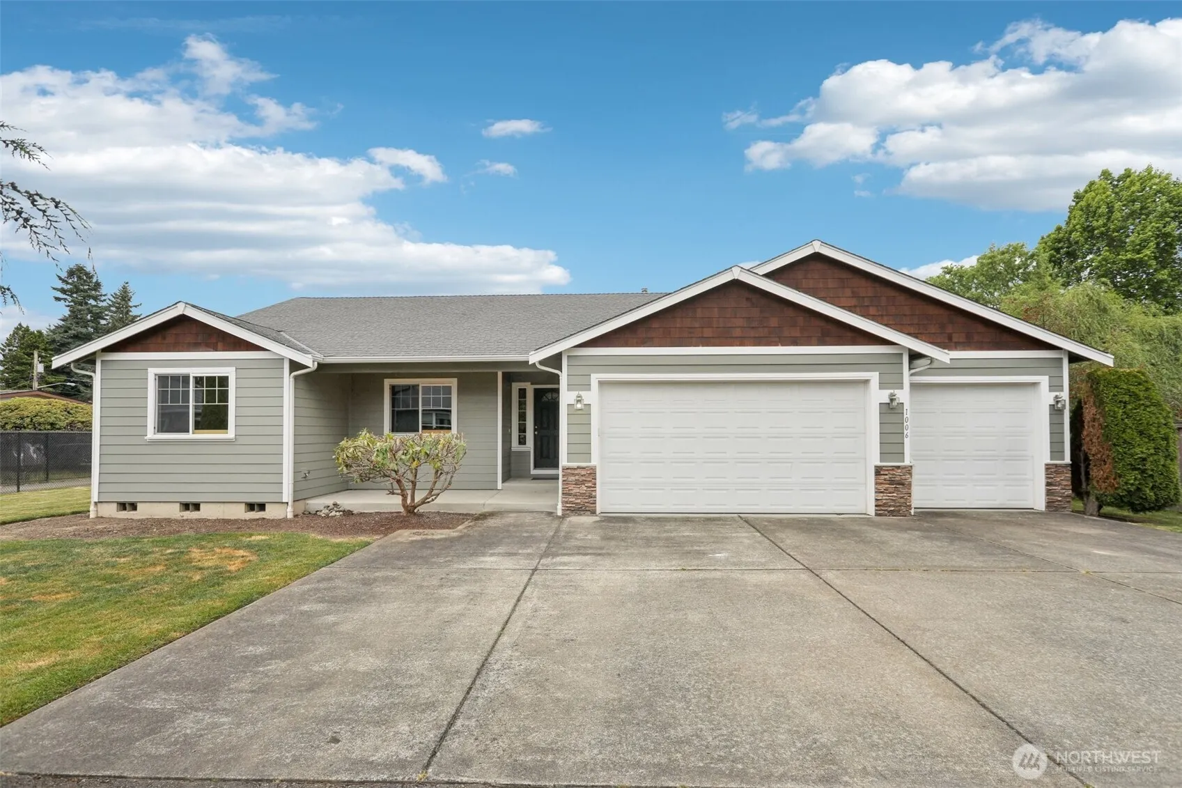Property photo for 1006 18th Street Nw, Puyallup