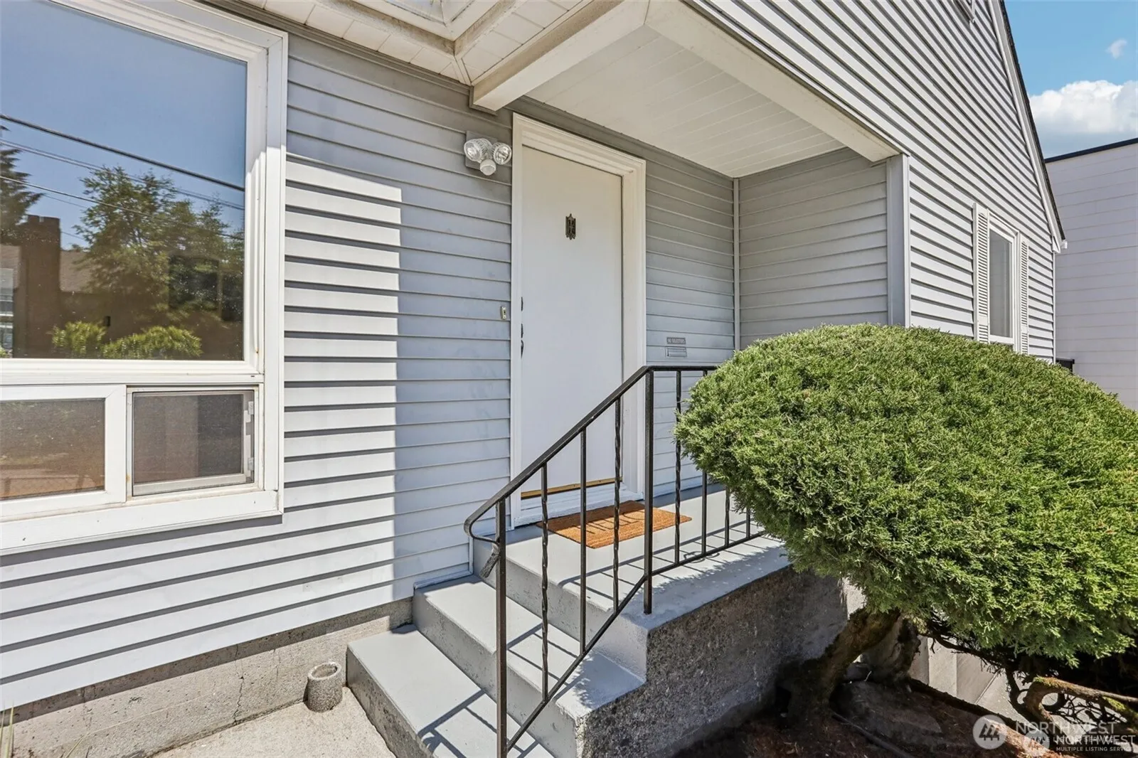 Property photo for 8902 17th Avenue Ne, Seattle photo 3