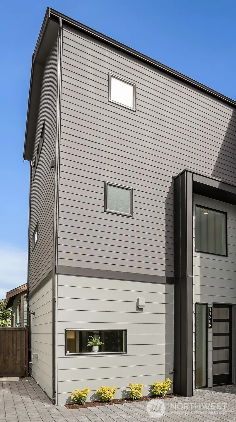 Property photo for 1120 Nw 61st Street #b, Seattle
