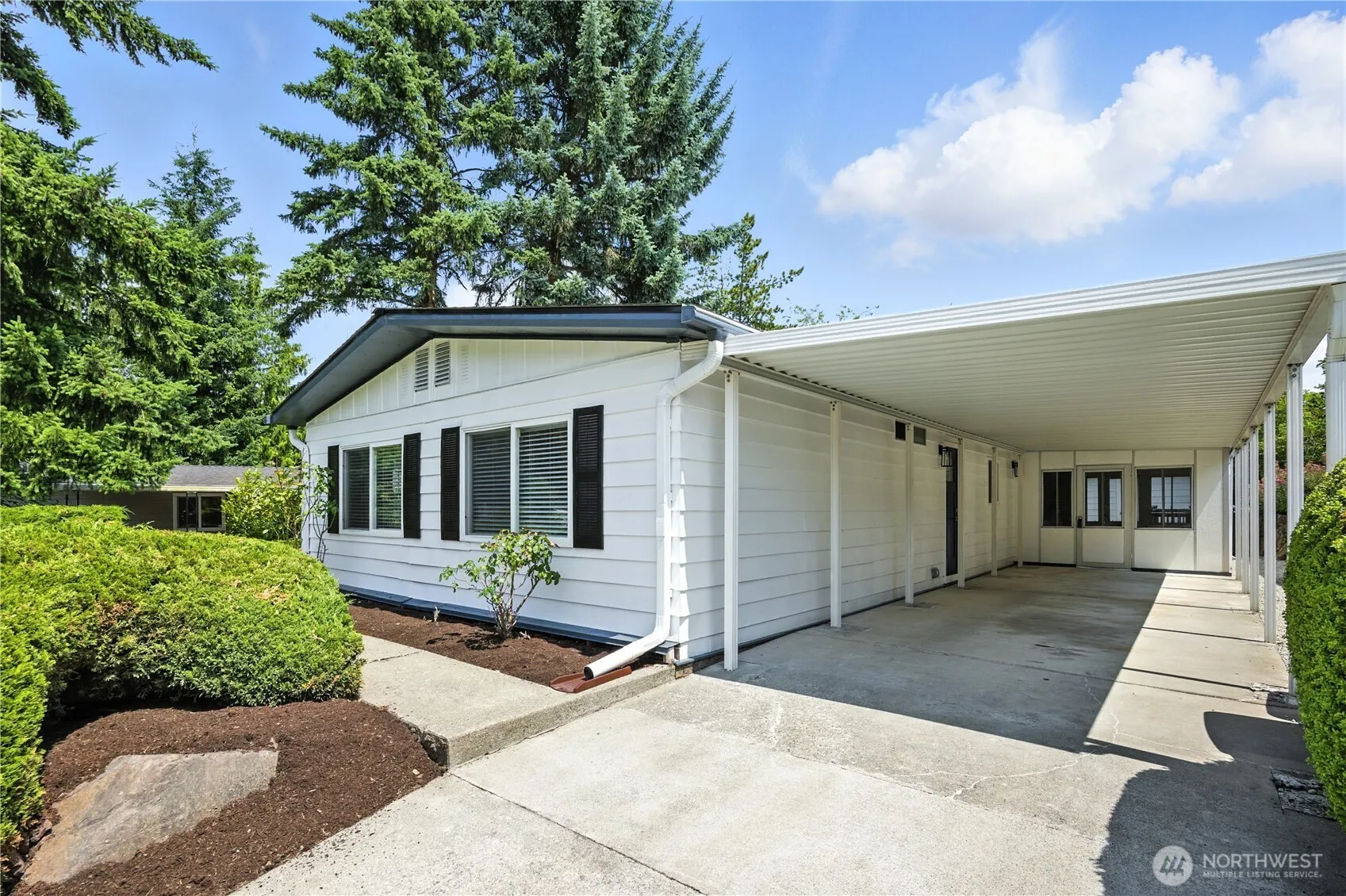 Property photo for 17224 Woodcrest Drive Ne, Bothell