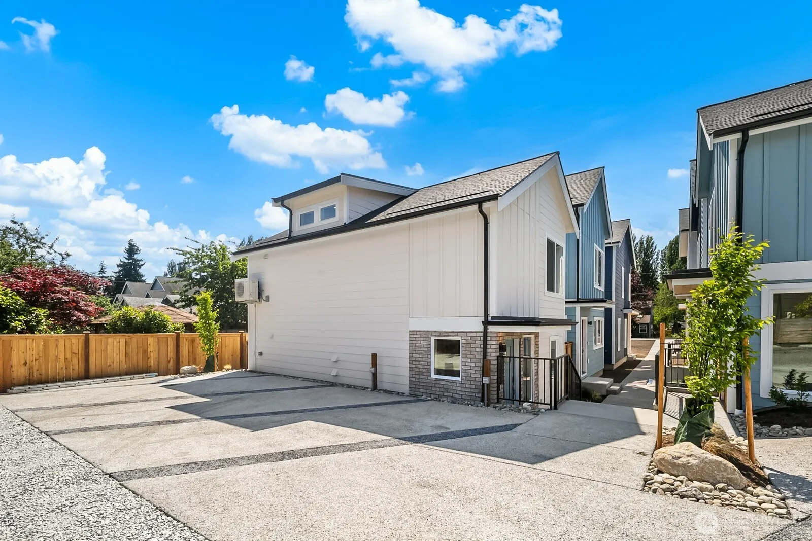 Property photo for 9220 4th Avenue Nw, Seattle photo 2
