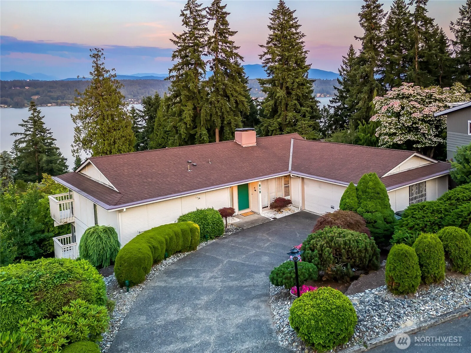 Property photo for 818 179th Place Ne, Bellevue