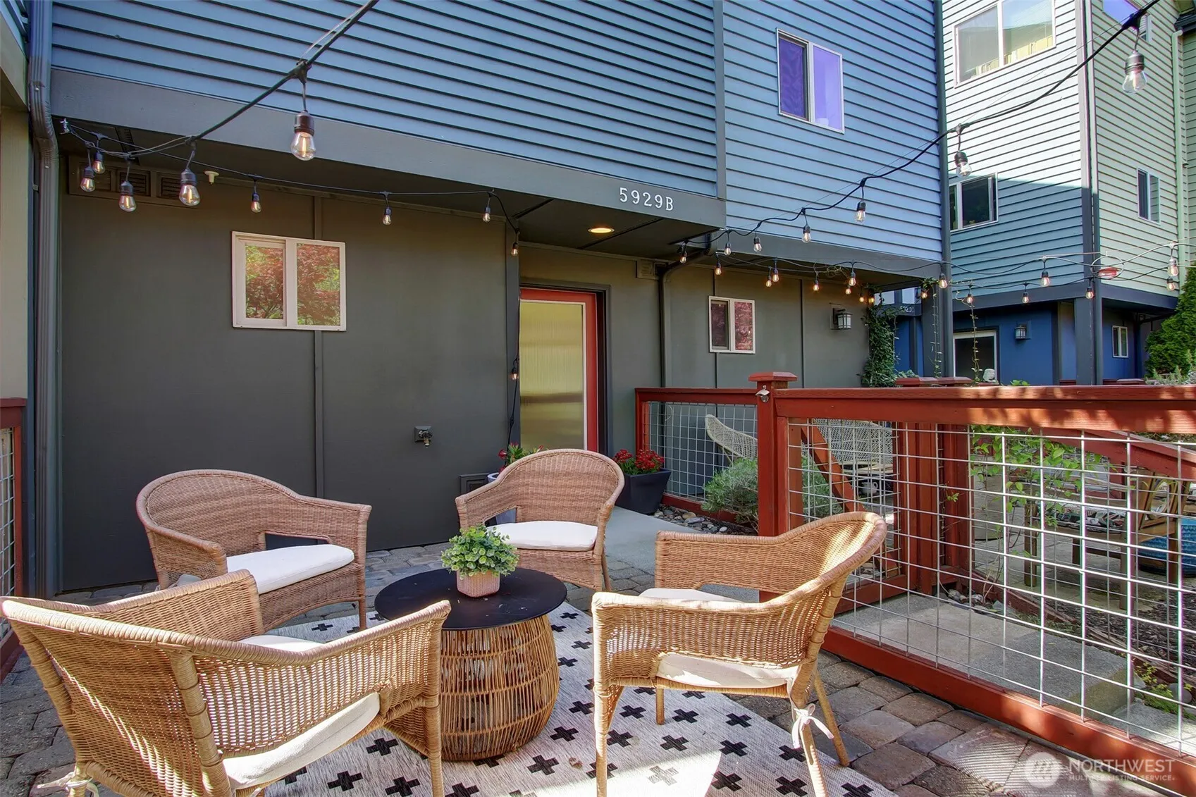 Property photo for 5929 California Avenue Sw #b, Seattle