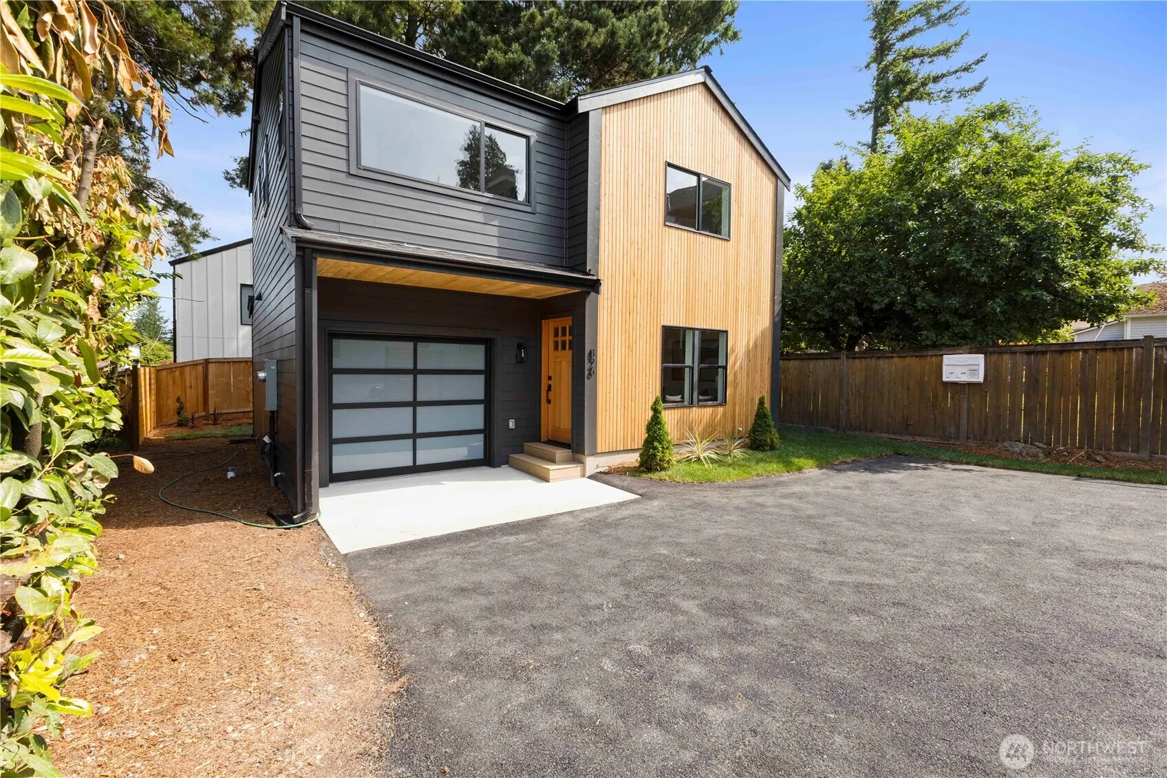 Property photo for 826 Ne 95th Street, Seattle
