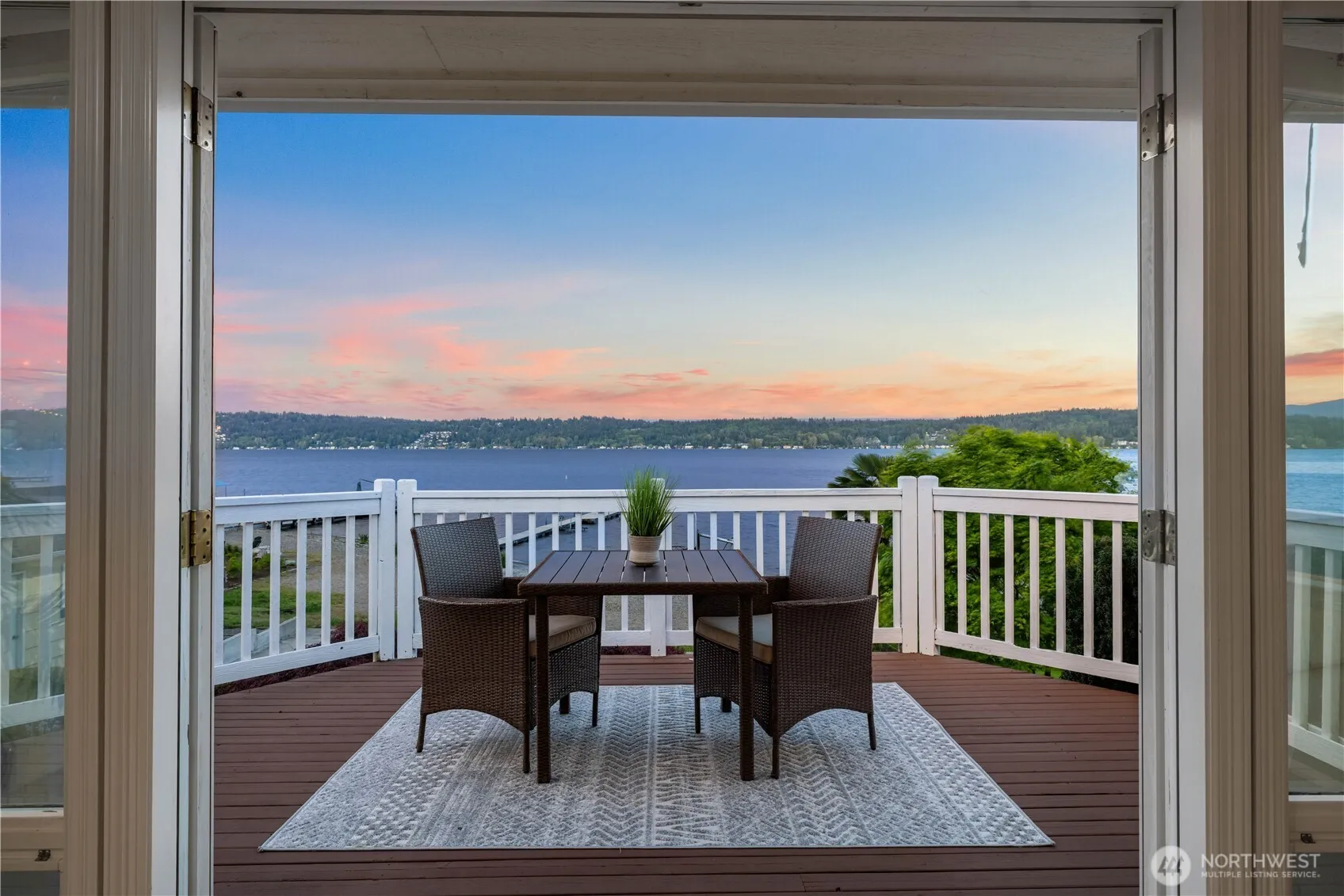 Property photo for 408 W Lake Sammamish Parkway Se, Bellevue