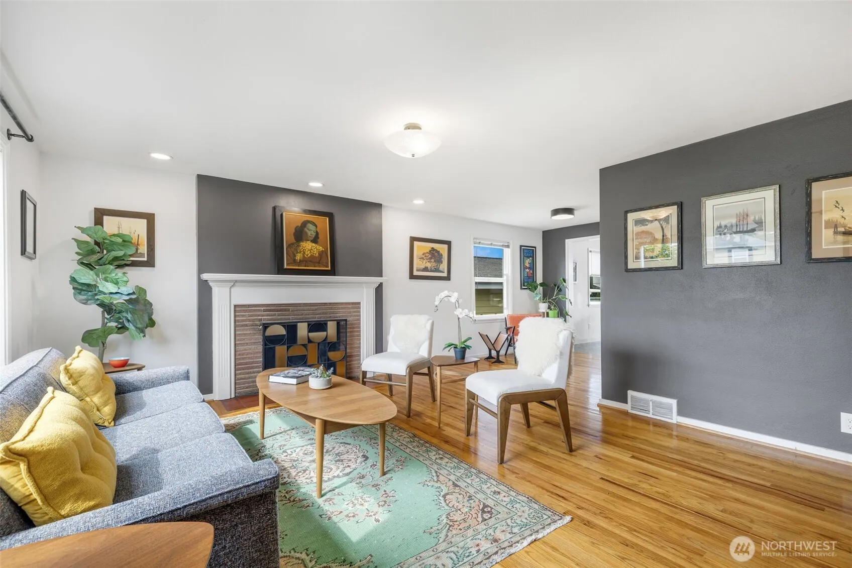 Property photo for 4016 52nd Avenue Sw, Seattle photo 2