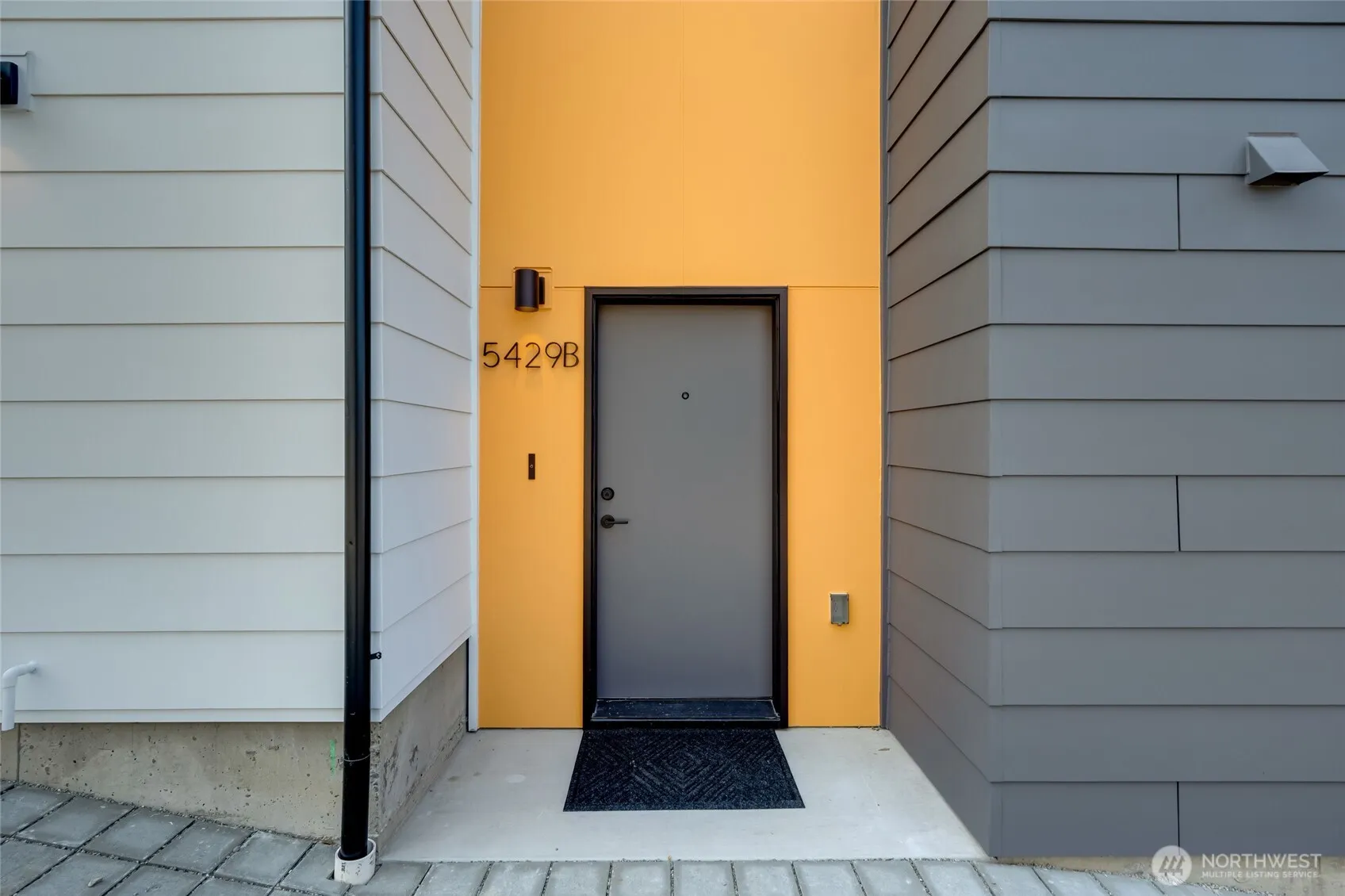 Property photo for 5429 B 25th Avenue Sw, Seattle photo 2
