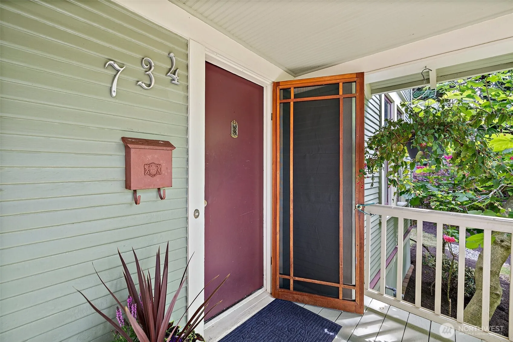 Property photo for 734 N 75th Street, Seattle photo 2